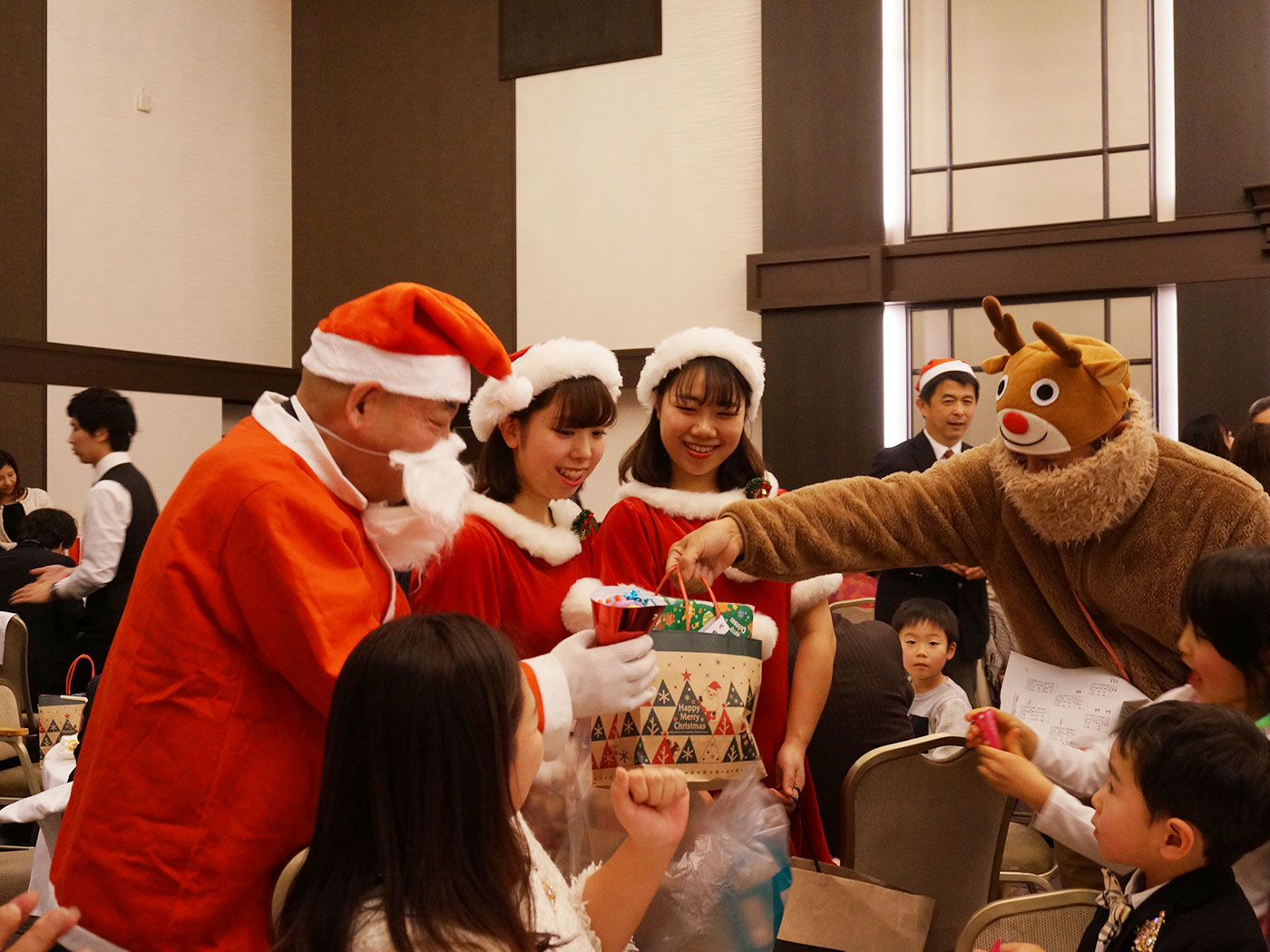 第1335回例会 第56回クリスマス家族会 in 仙台国際ホテル
